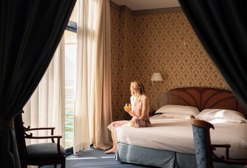 Люкс, Grand Hotel Astoria