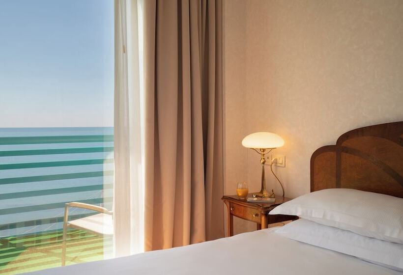 Люкс, Grand Hotel Astoria