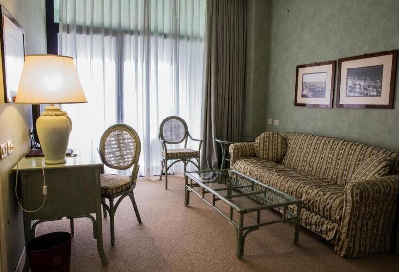 Полулюкс, Grand Hotel Astoria