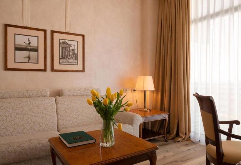 Полулюкс, Grand Hotel Astoria