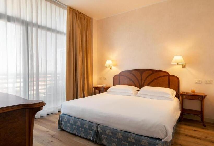 Полулюкс, Grand Hotel Astoria