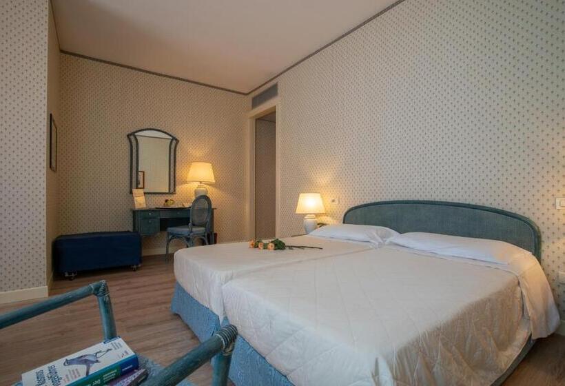 Номер Superior, Grand Hotel Astoria