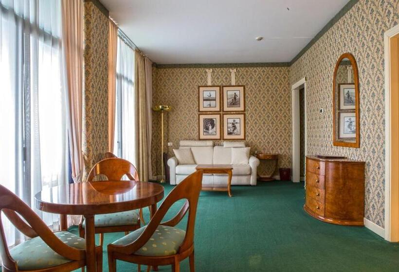 Люкс, Grand Hotel Astoria