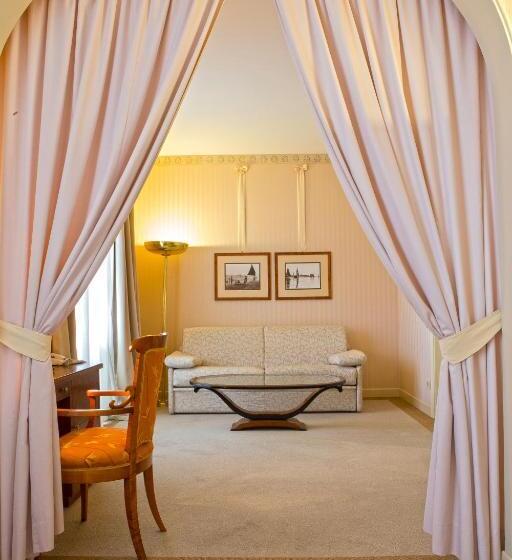 Люкс, Grand Hotel Astoria