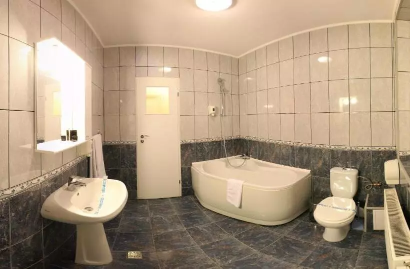 Standard Yhden Hengen Huone, Andre´s