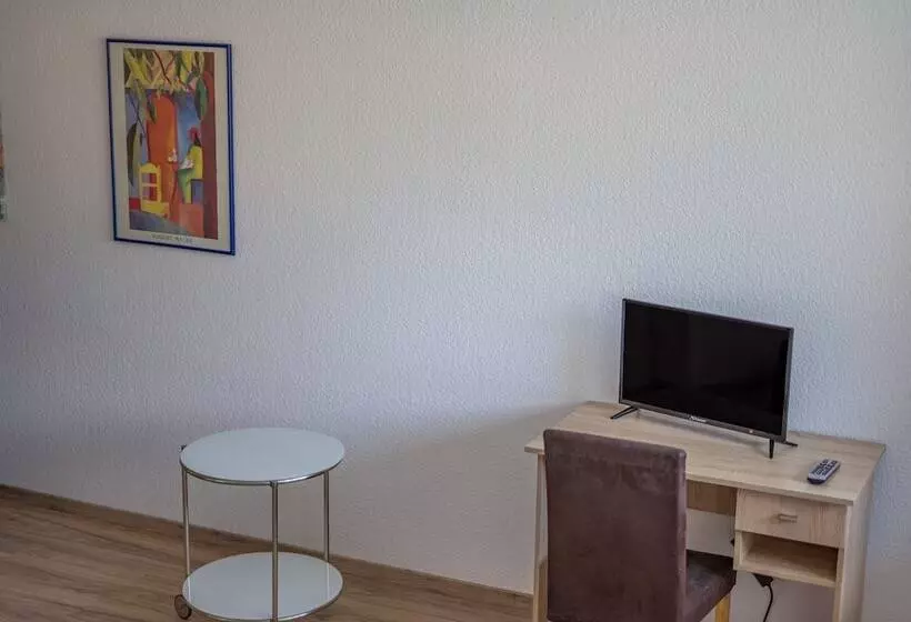 Standard-huone, Constantin