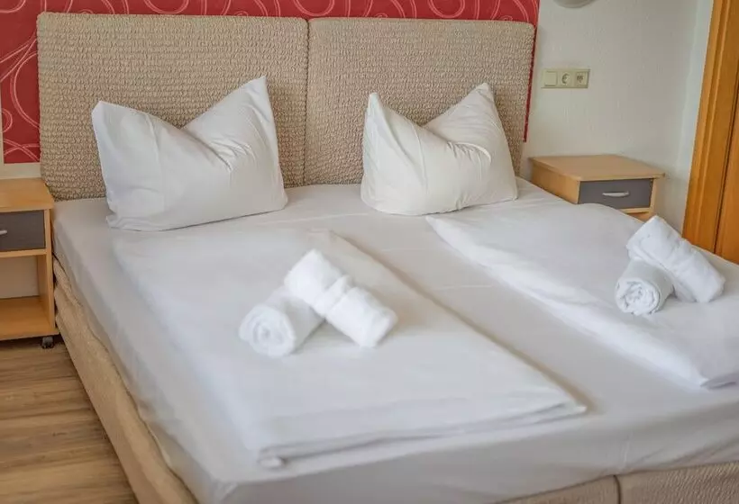 Standard Kolmen Hengen Huone, Constantin