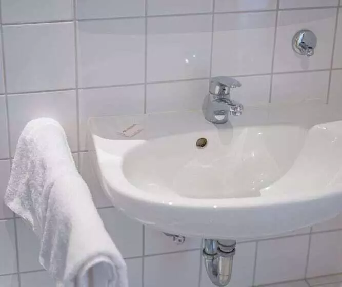 Standard Neljän Hengen Huone, Constantin