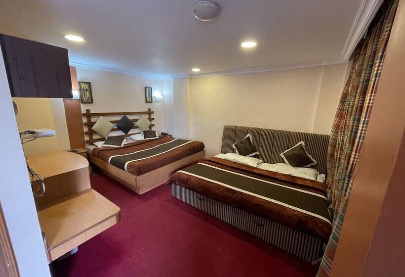 Quarto Estandar, Maneck