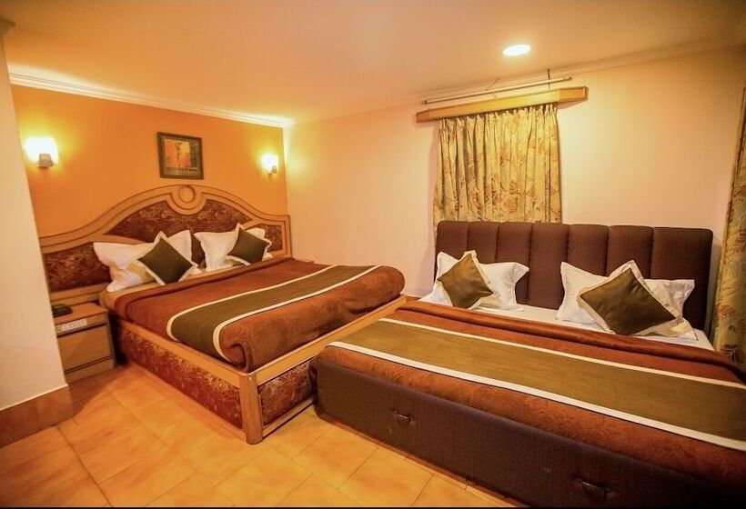 Quarto Estandar, Maneck