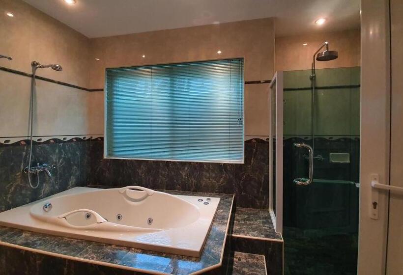 Villa 3 Chambres, Pinjalo Resort Villas   Jade Hill Project Property Development