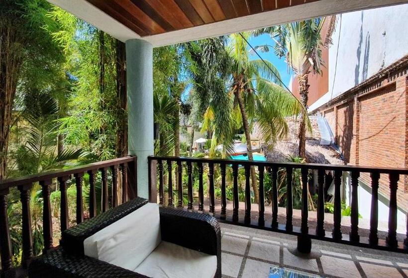 Chambre Deluxe King Size, Pinjalo Resort Villas   Jade Hill Project Property Development