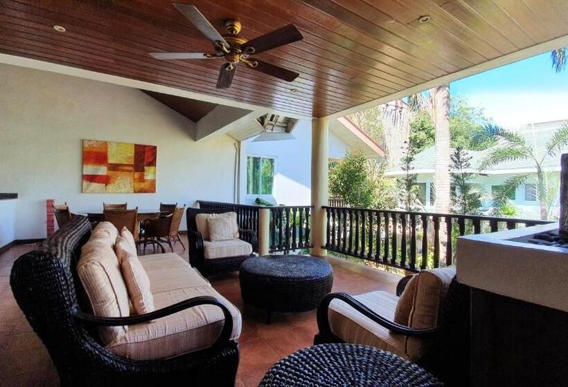 Suite Deluxe, Pinjalo Resort Villas   Jade Hill Project Property Development