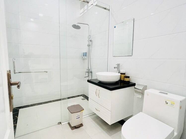 اتاق لوکس, Linh Phuong 6