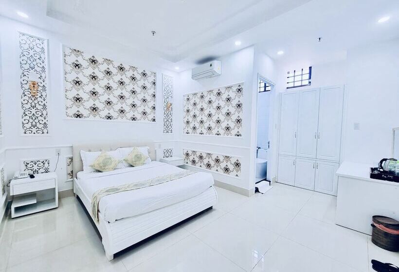 اتاق لوکس, Linh Phuong 6