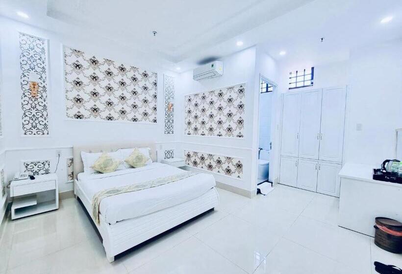 اتاق لوکس, Linh Phuong 6