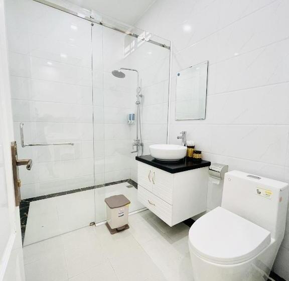 اتاق لوکس, Linh Phuong 6