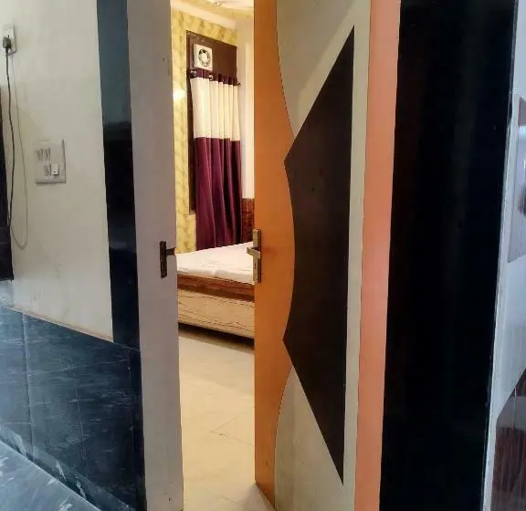 Chambre Triple Basique, Shraddha