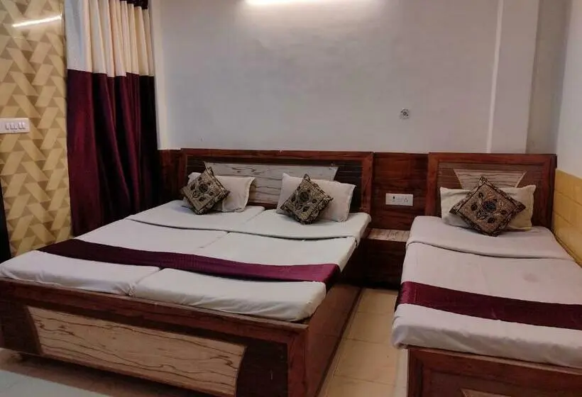 Chambre Triple Basique, Shraddha