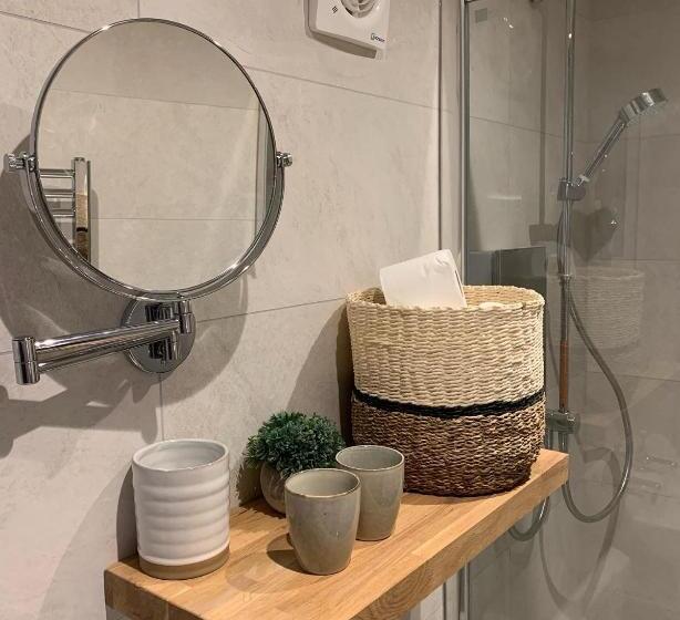 スタンダードルーム, The Nest