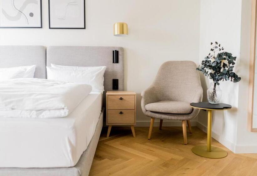 高级工作室, Bob W Peterhof