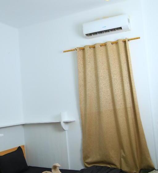 اتاق استاندارد سه تخته با سرویس بهداشتی مشترک, Castle