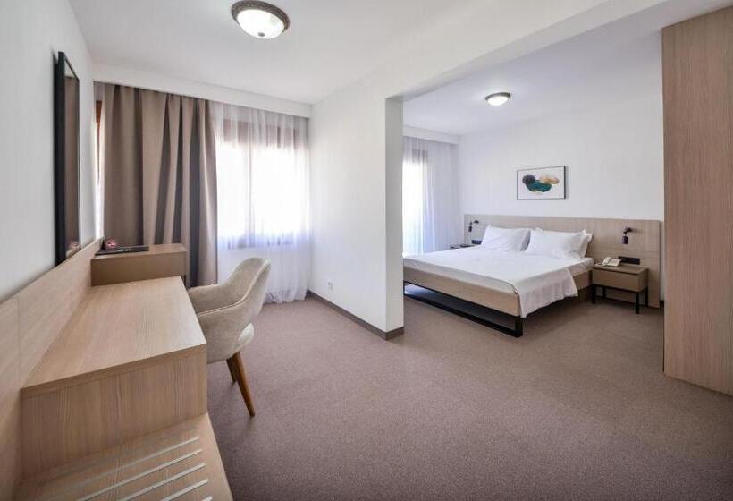 اتاق لوکس, Magnolia Place