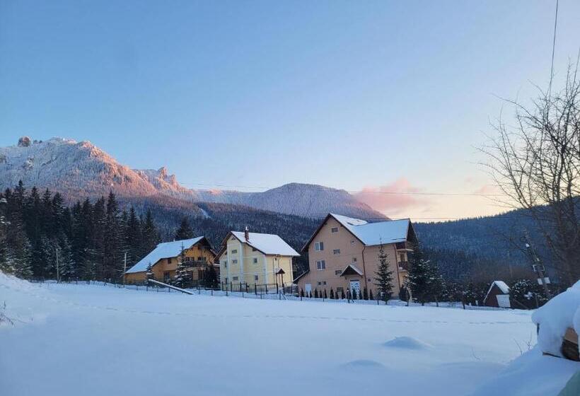 Трехместный Номер Стандарт с Балконом, Pensiunea Perla Durau
