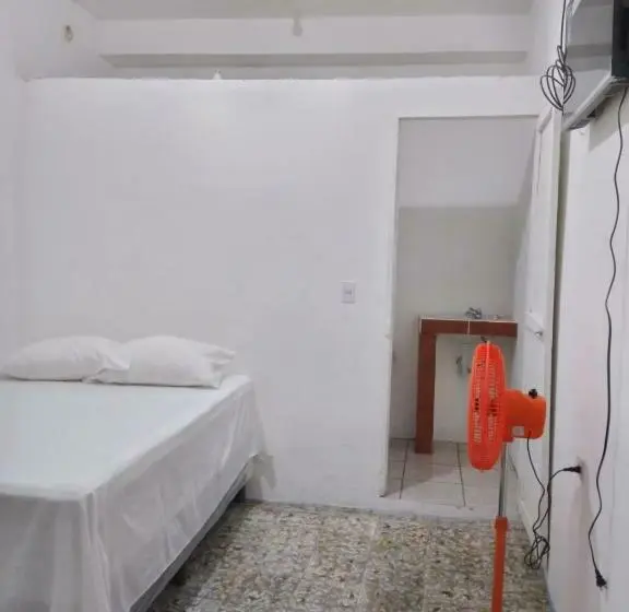 اتاق اکونومی, Villa Aurora