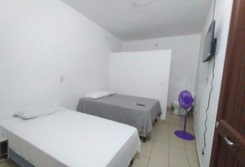 Pokój Basic Trzyosobowy, Villa Aurora