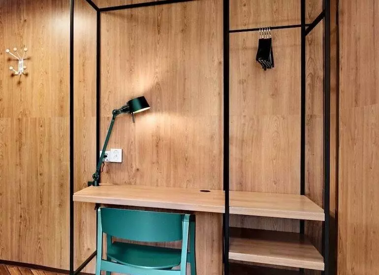اتاق سوپریور, Generator Stockholm