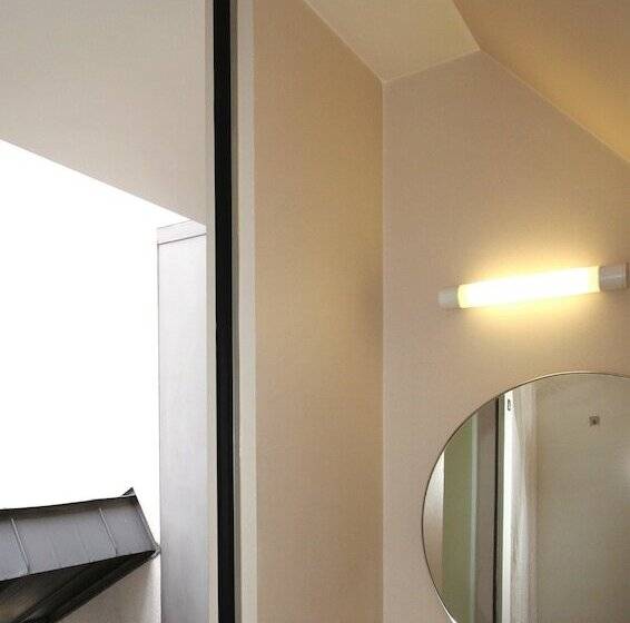 غرفة ديلوكس, T Walleke