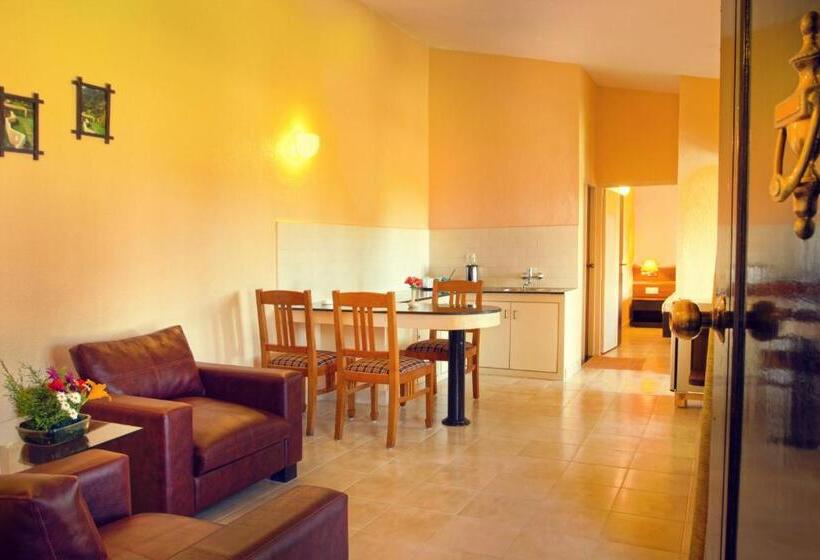 سوئیت پریمیوم, Green Pastures   A Hill Country Resort