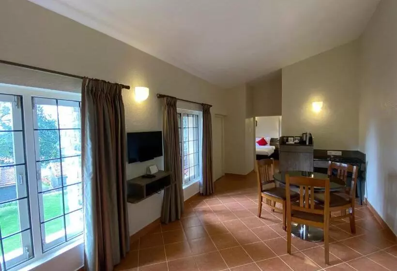 デラックススイート, Green Pastures   A Hill Country Resort