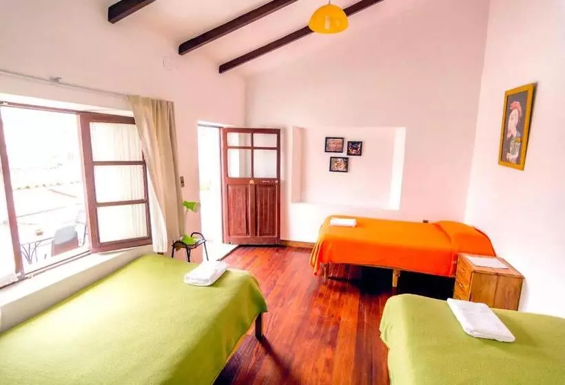 اتاق استاندارد سه نفره, Casarte Takubamba B&b