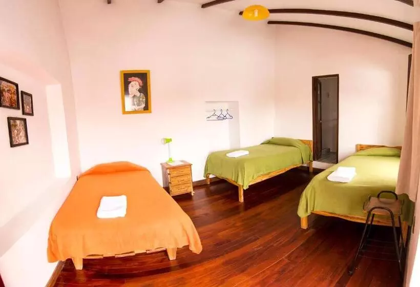 اتاق استاندارد سه نفره, Casarte Takubamba B&b