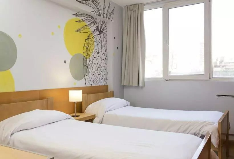 اتاق استاندارد, Circus Hostel