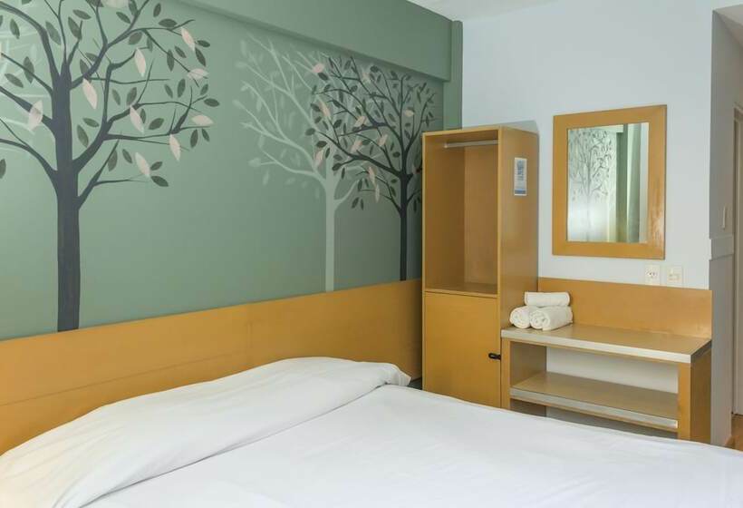 اتاق استاندارد, Circus Hostel