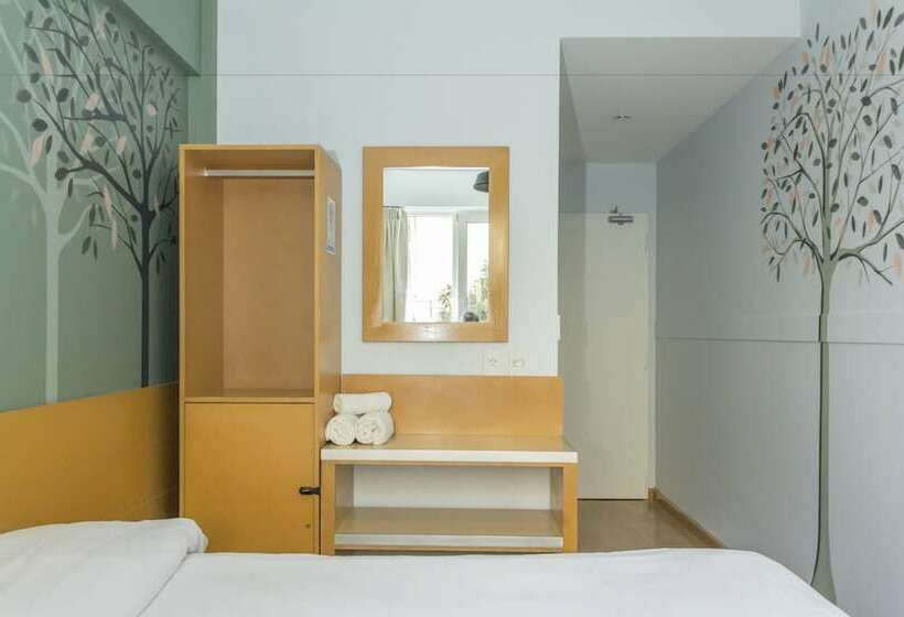 اتاق استاندارد, Circus Hostel