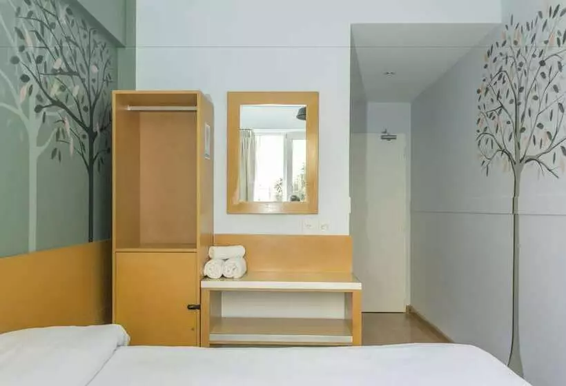اتاق استاندارد, Circus Hostel