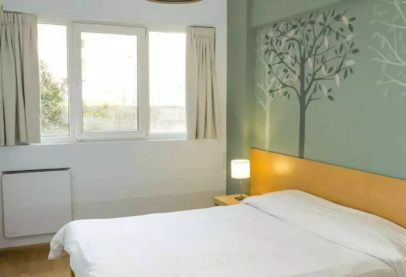 اتاق استاندارد, Circus Hostel