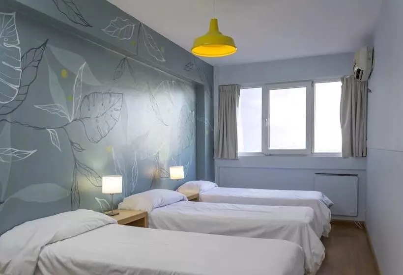 اتاق استاندارد سه نفره, Circus Hostel