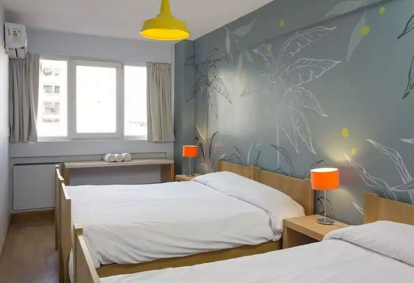 اتاق استاندارد سه نفره, Circus Hostel