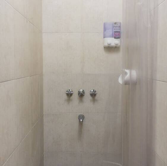 تختخواب در اتاق مشترک, Circus Hostel