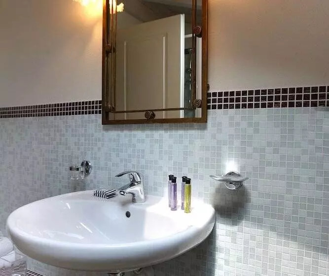 スイート, Corte San Luca Apartments