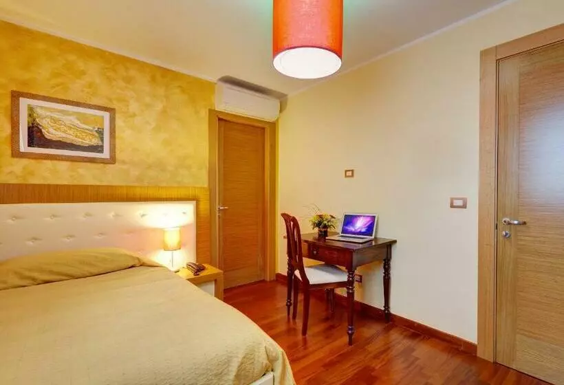 Habitación Estàndard Individual, Ghalà