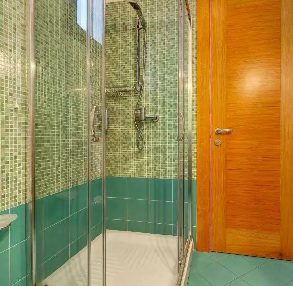 Habitació Estàndard, Ghalà