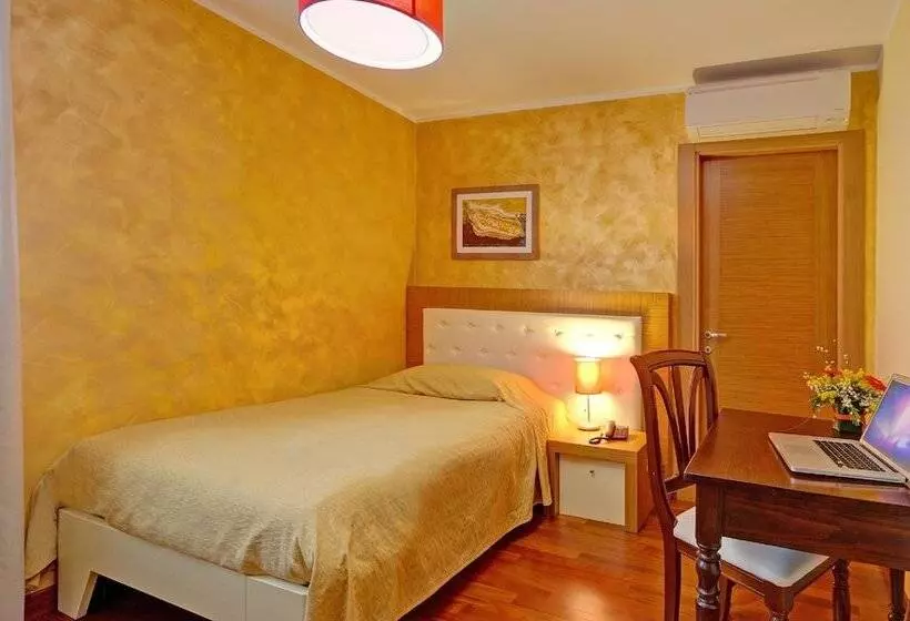 Habitación Estàndard Individual, Ghalà