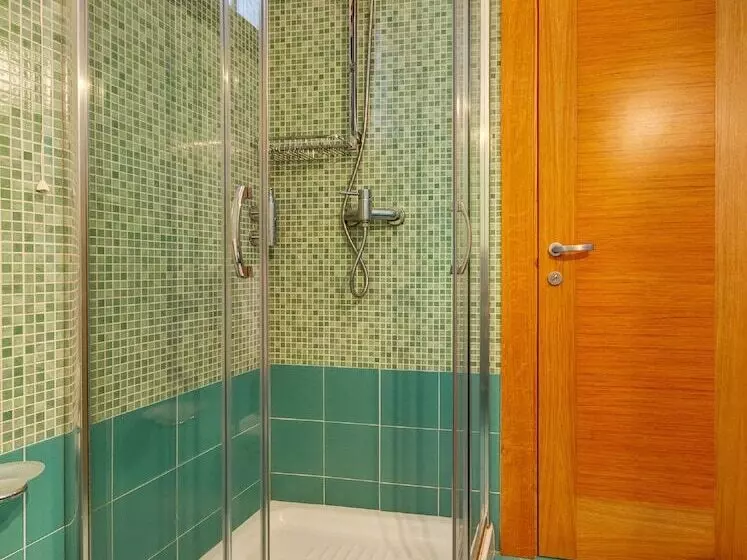 Habitació Quàdruple Estàndard, Ghalà