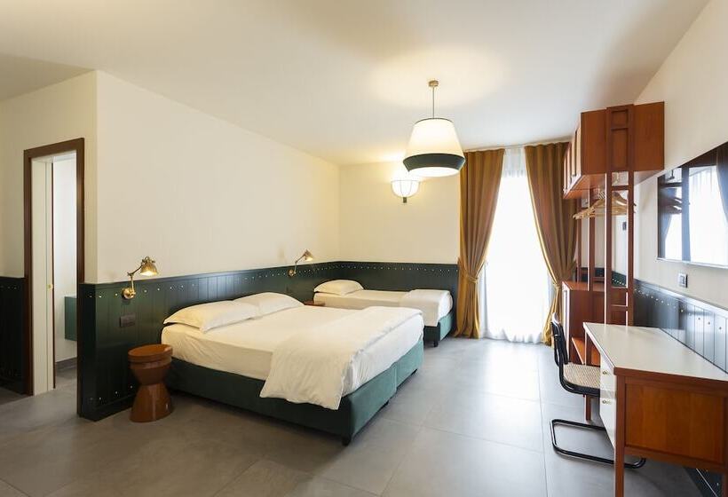 חדר סטנדרט לשלושה, Ghalà